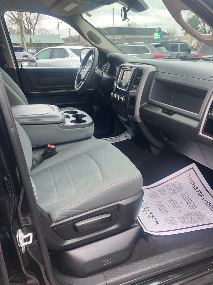 RAM 1500 4WD Crew Cab 140.5" Express 2018