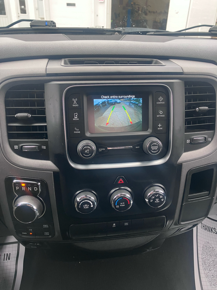 RAM 1500 4WD Crew Cab 140.5" Express 2018