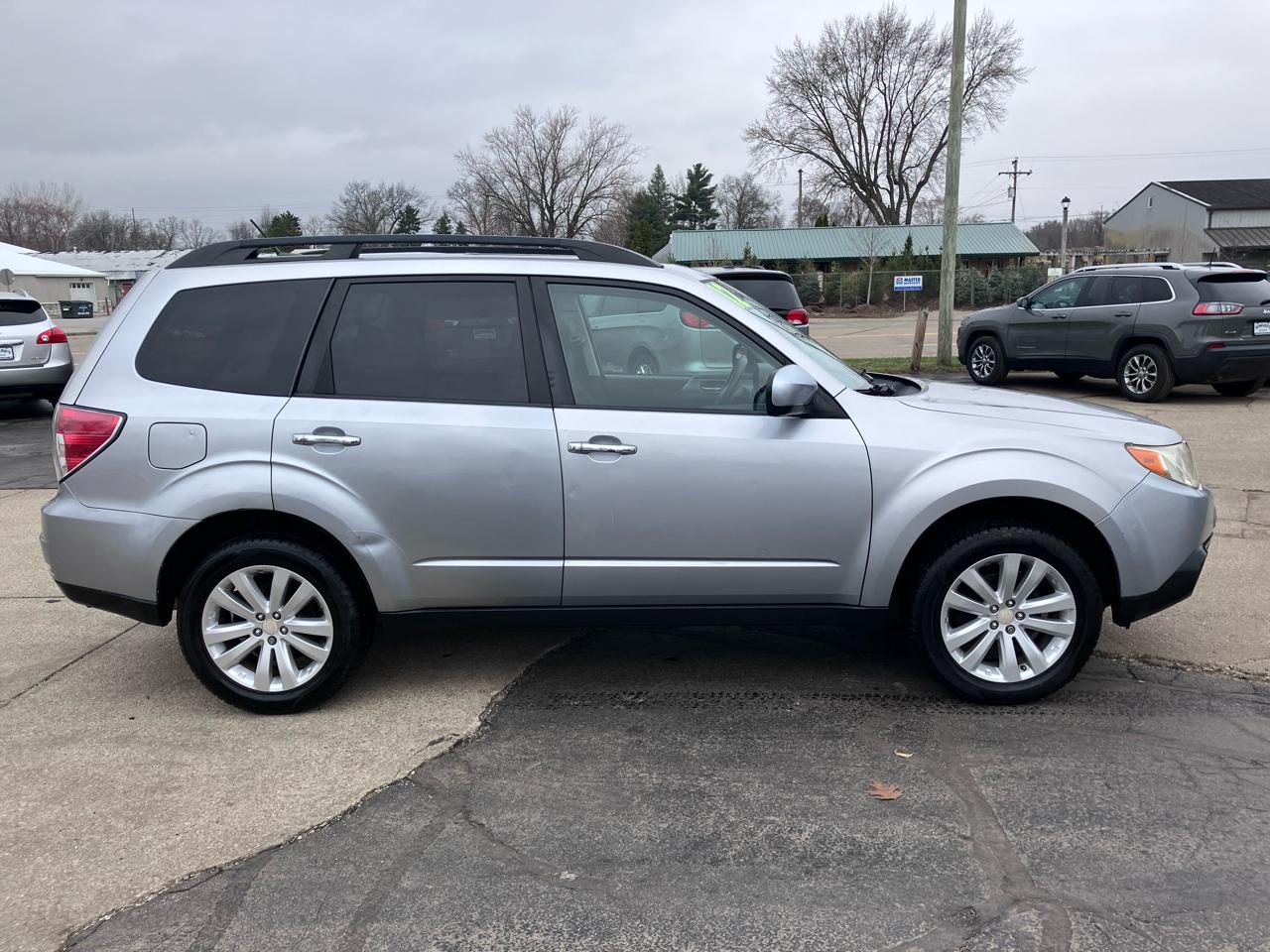 Subaru Forester 2.5X Premium 2012