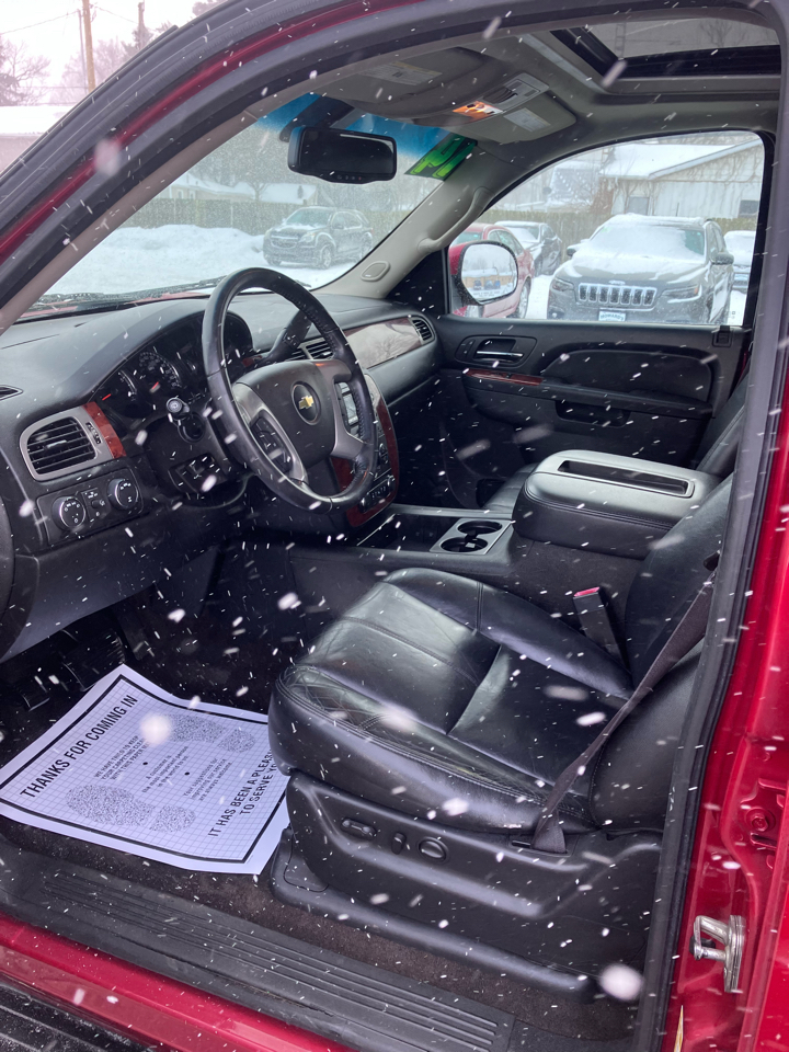 Chevrolet Suburban LT 1500 4WD 2014