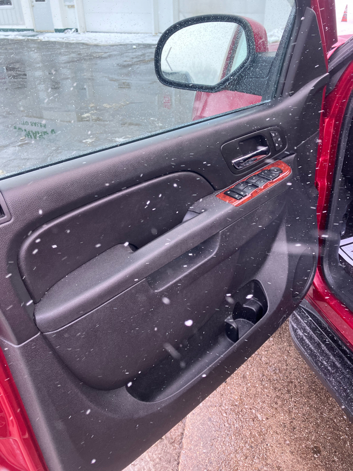 Chevrolet Suburban LT 1500 4WD 2014