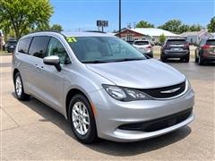 2021 Chrysler Voyager 