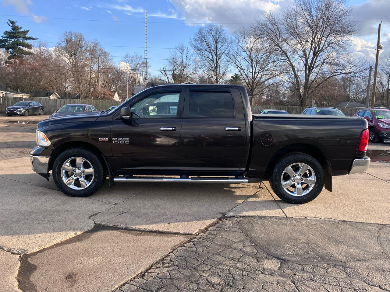 RAM 1500 SLT Crew Cab SWB 4WD 2017