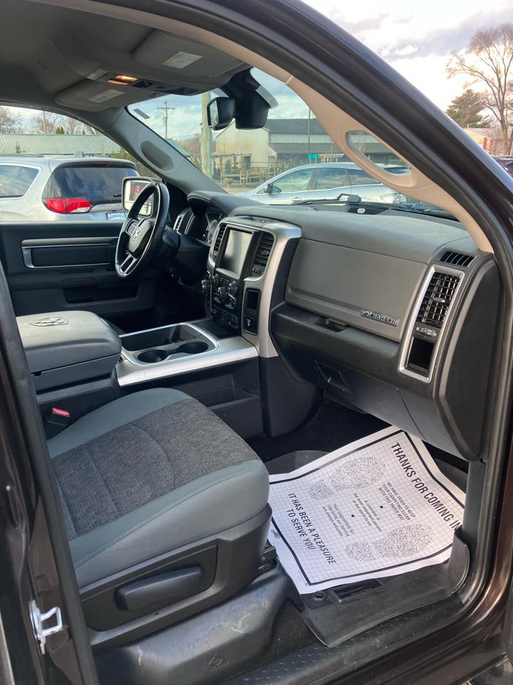 RAM 1500 SLT Crew Cab SWB 4WD 2017