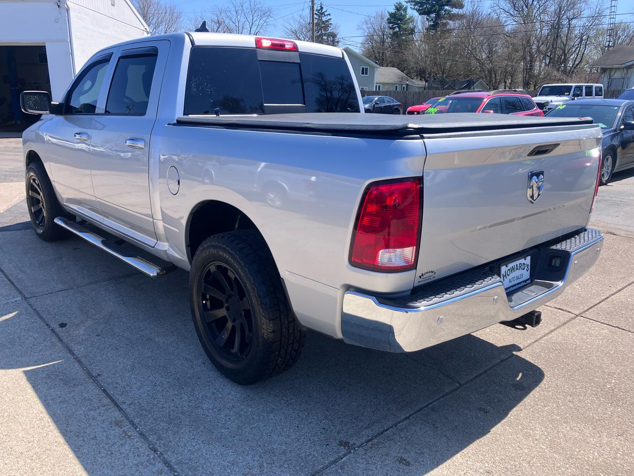 RAM 1500 SLT Crew Cab SWB 4WD 2016