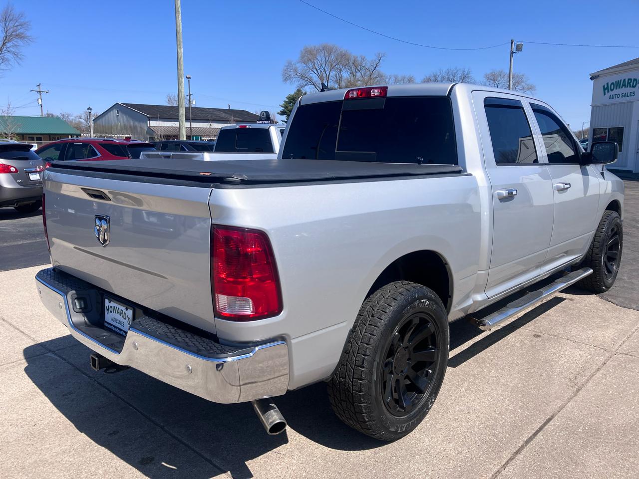 RAM 1500 SLT Crew Cab SWB 4WD 2016