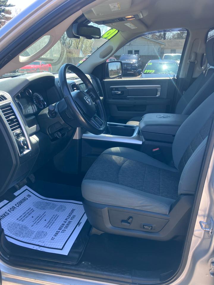 RAM 1500 SLT Crew Cab SWB 4WD 2016