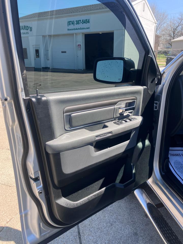 RAM 1500 SLT Crew Cab SWB 4WD 2016