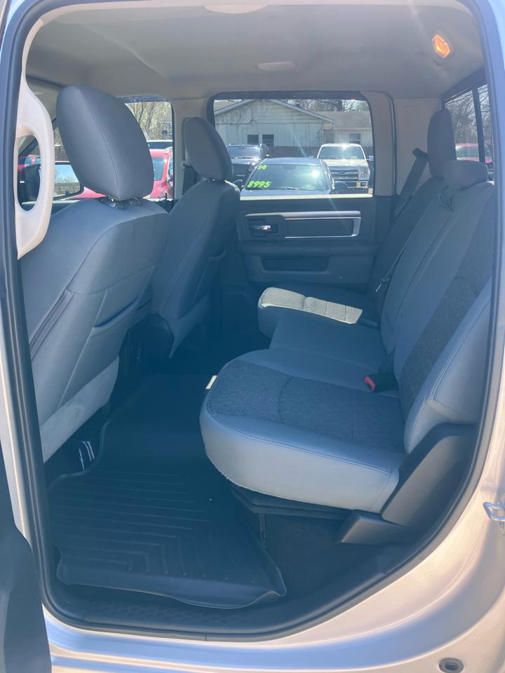 RAM 1500 SLT Crew Cab SWB 4WD 2016