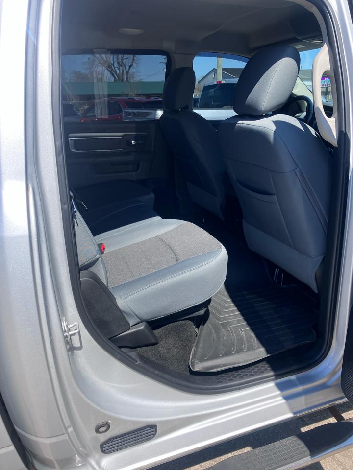 RAM 1500 SLT Crew Cab SWB 4WD 2016