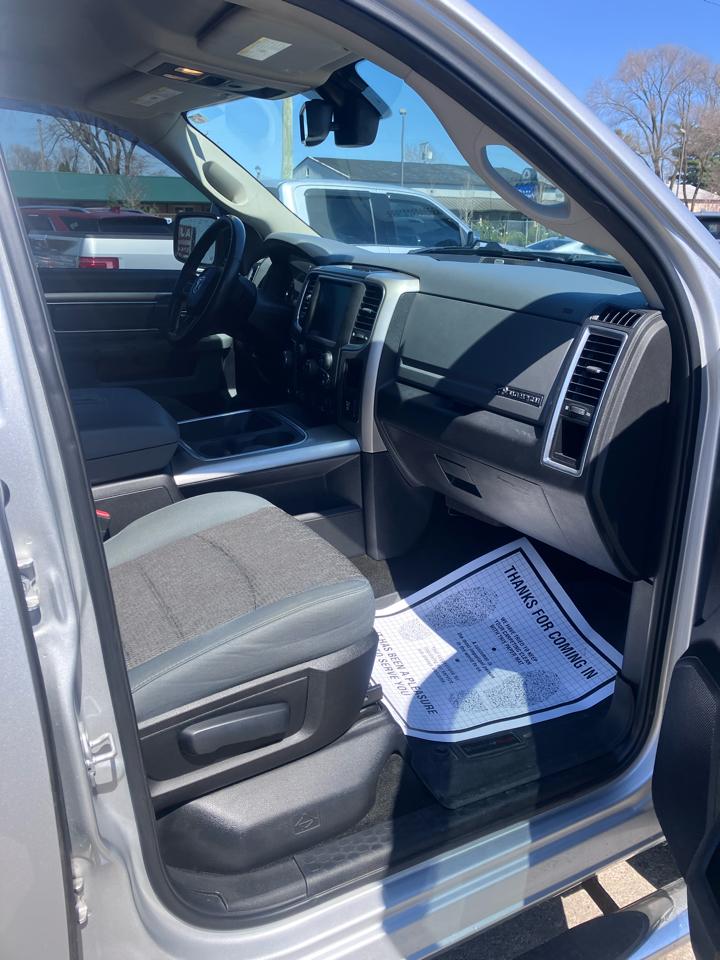 RAM 1500 SLT Crew Cab SWB 4WD 2016