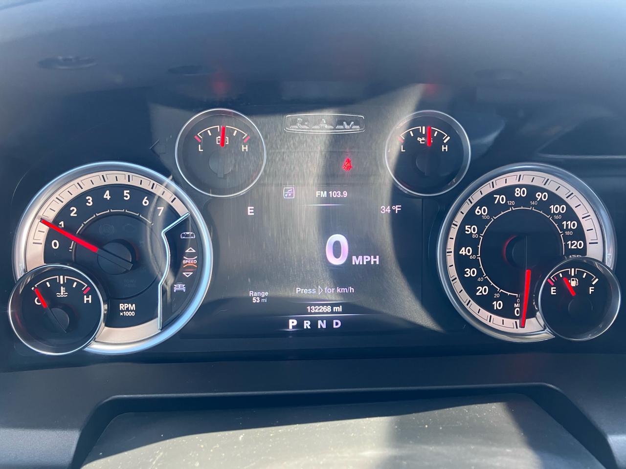 RAM 1500 SLT Crew Cab SWB 4WD 2016