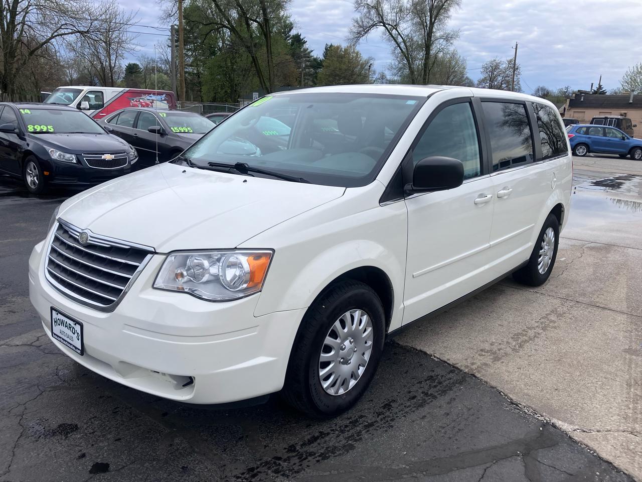 Chrysler Town & Country LX 2010