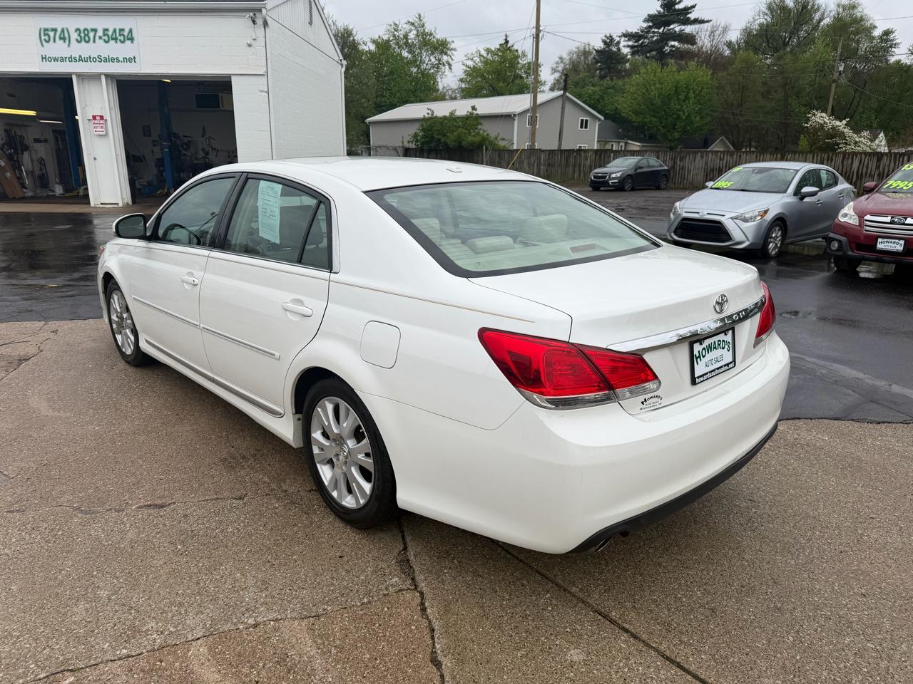 Toyota Avalon Base 2011