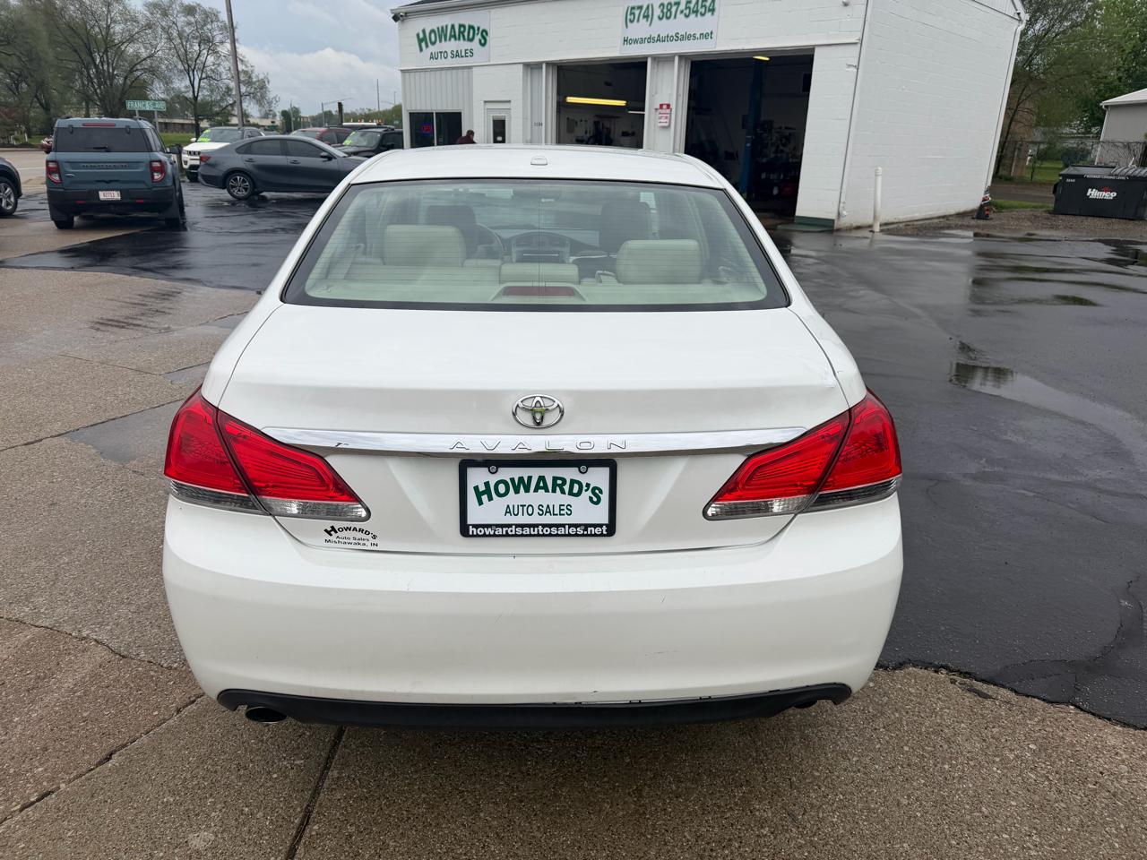 Toyota Avalon Base 2011