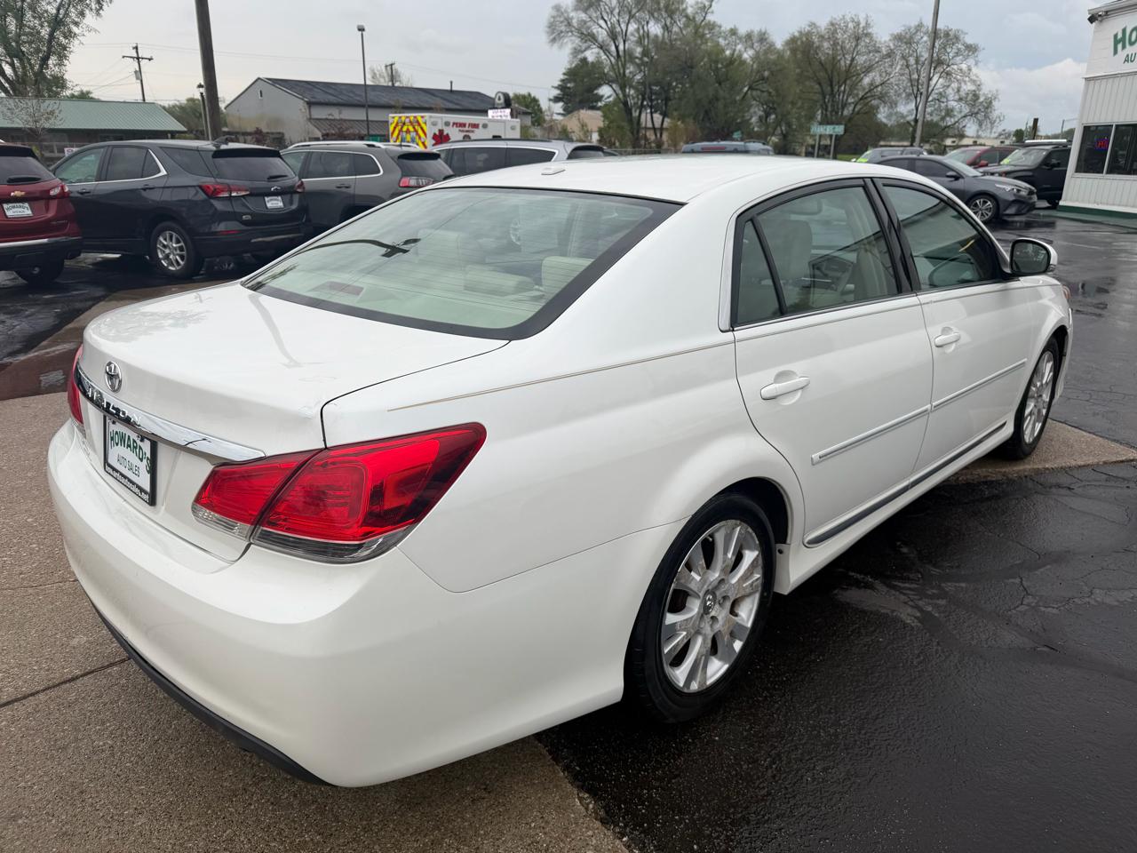 Toyota Avalon Base 2011