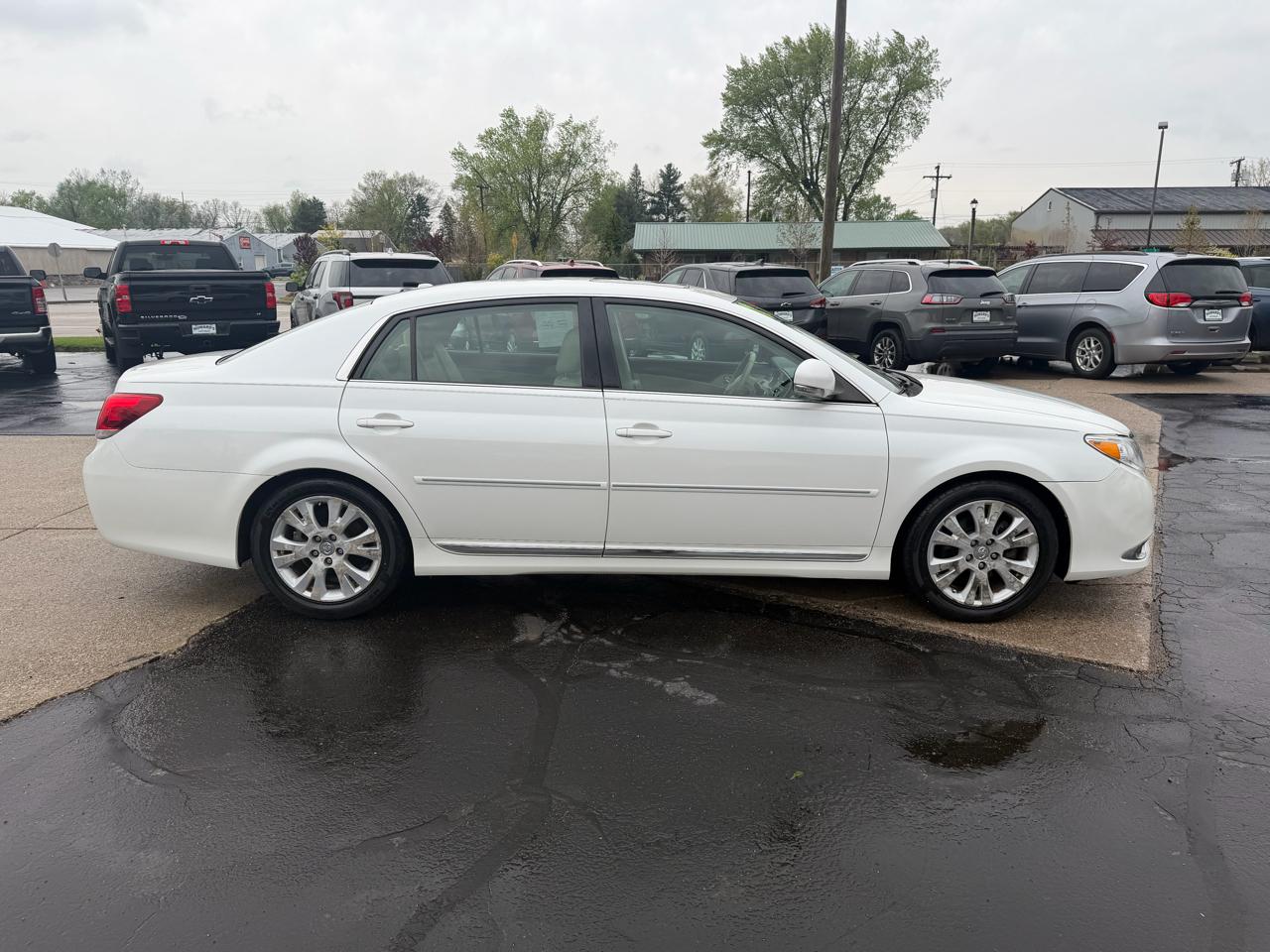 Toyota Avalon Base 2011