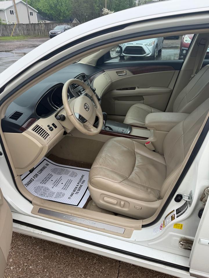 Toyota Avalon Base 2011