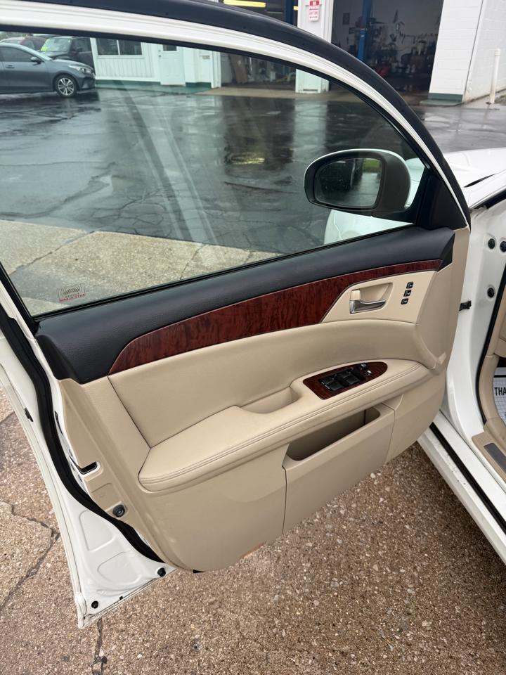 Toyota Avalon Base 2011