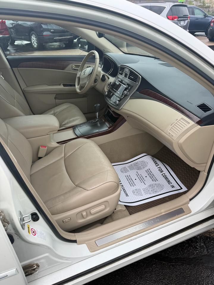 Toyota Avalon Base 2011