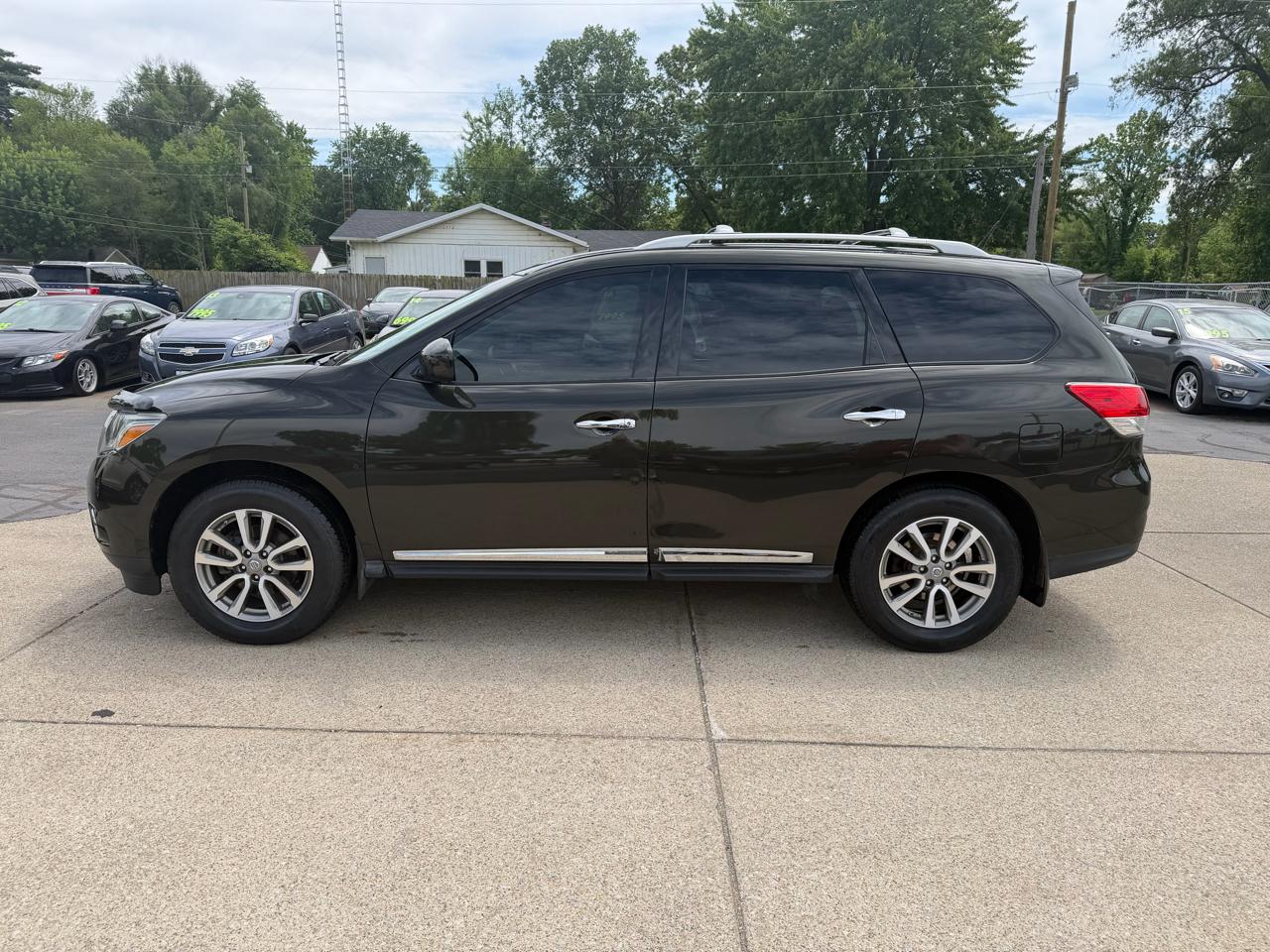 Nissan Pathfinder SV 4WD 2015