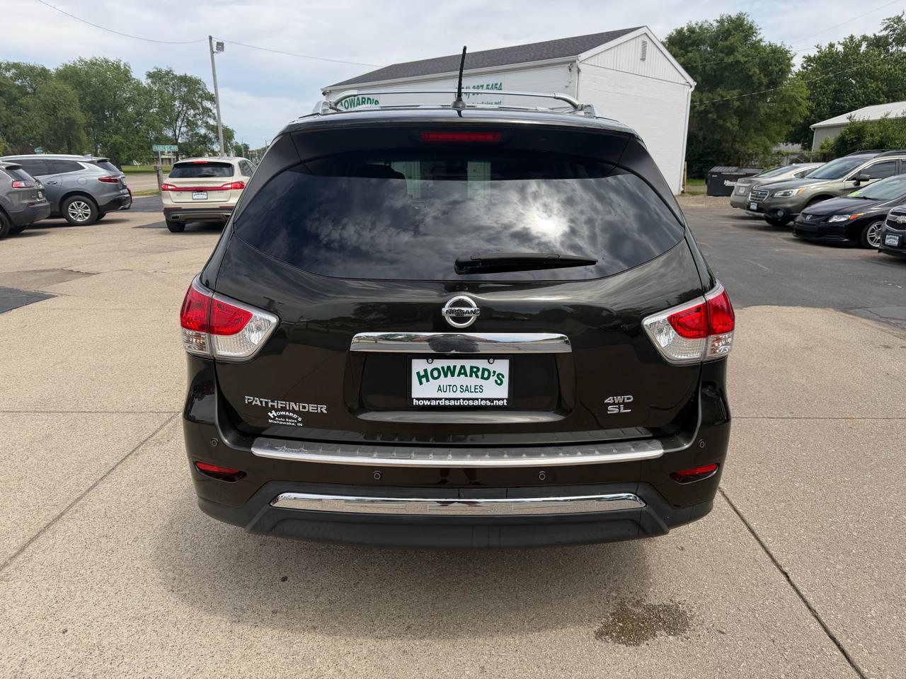 Nissan Pathfinder SV 4WD 2015