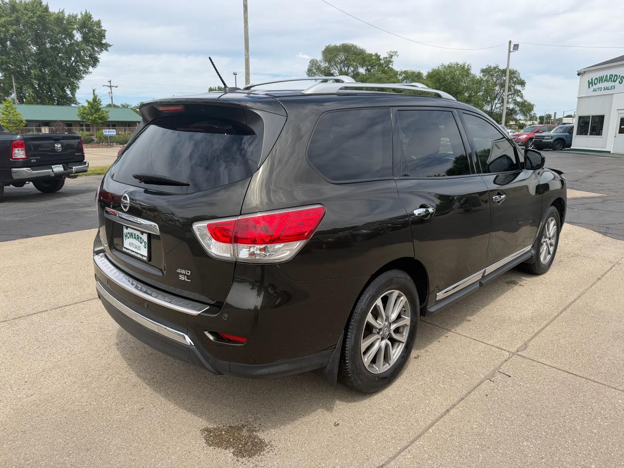 Nissan Pathfinder SV 4WD 2015