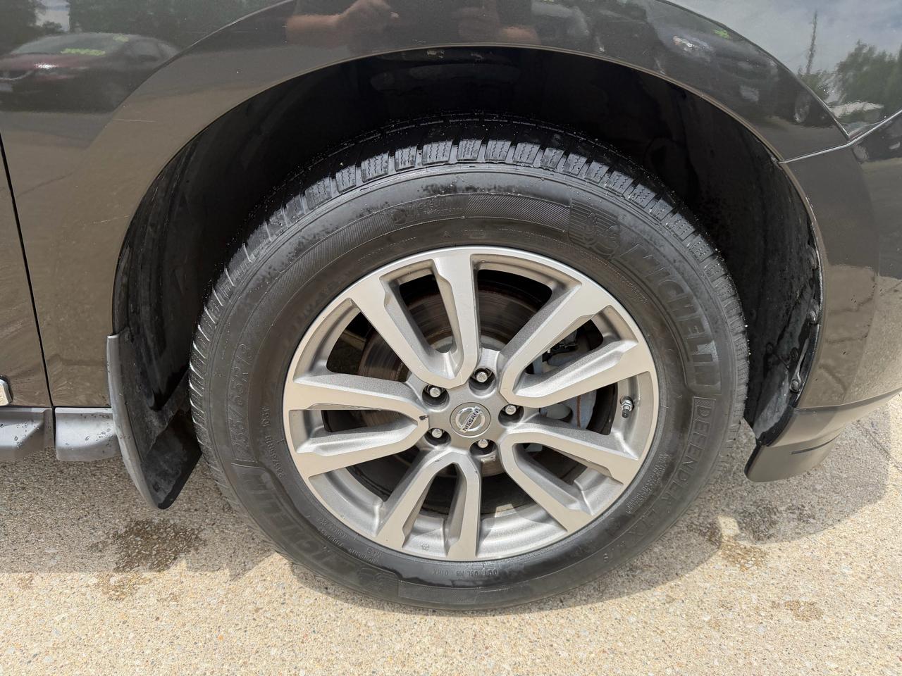 Nissan Pathfinder SV 4WD 2015