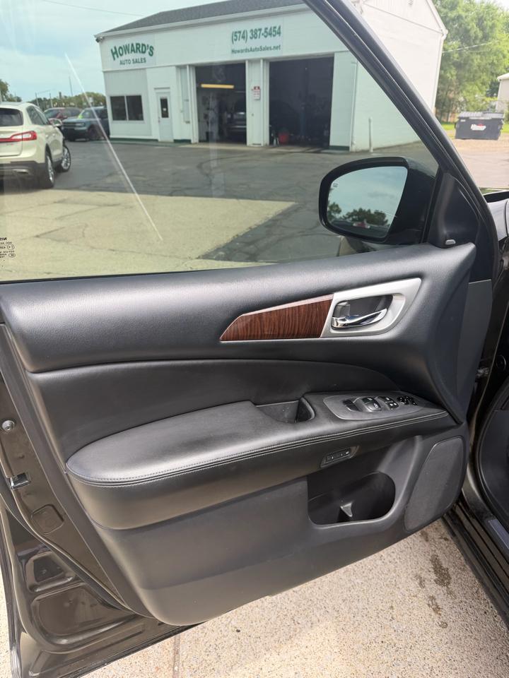 Nissan Pathfinder SV 4WD 2015
