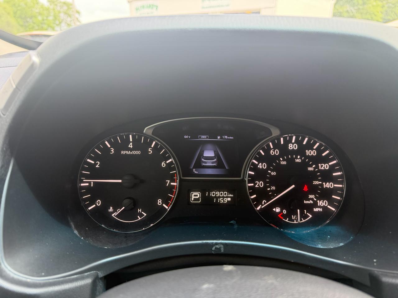 Nissan Pathfinder SV 4WD 2015