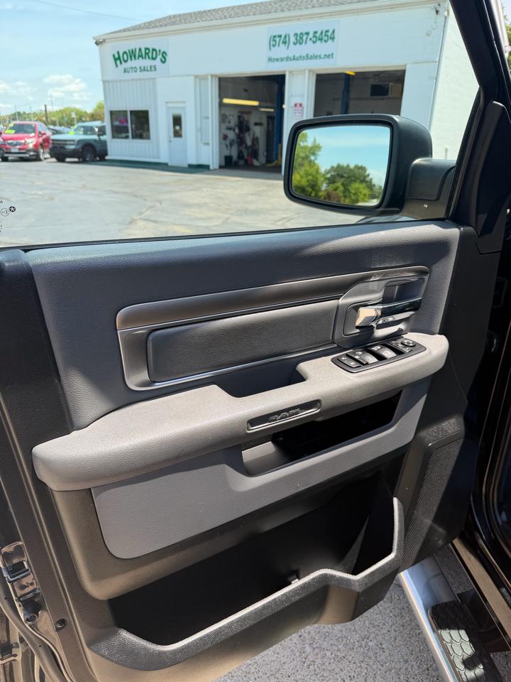 RAM 1500 4WD Crew Cab 140.5" Big Horn 2016