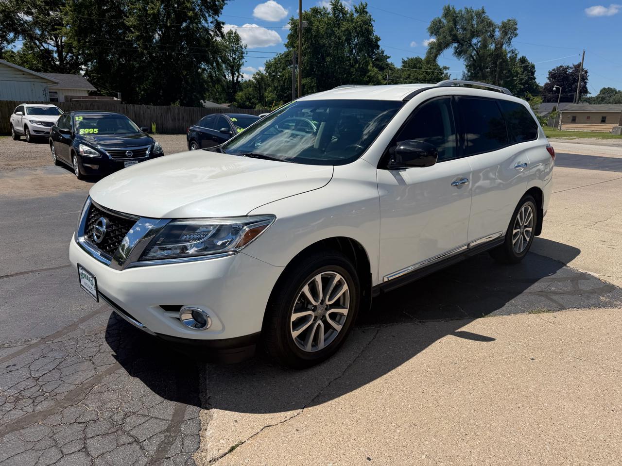 Nissan Pathfinder SV 4WD 2015