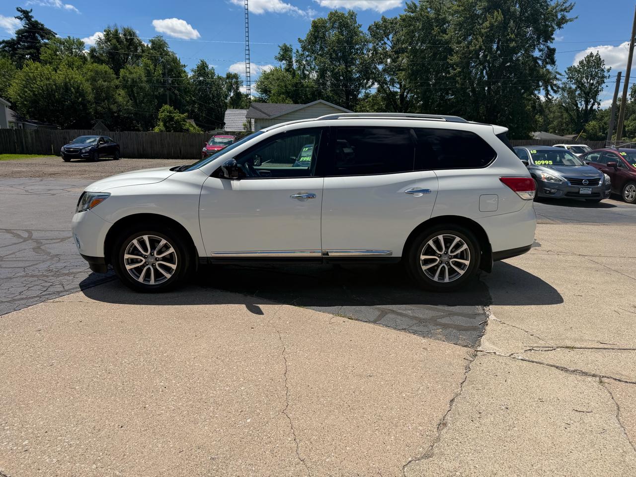 Nissan Pathfinder SV 4WD 2015