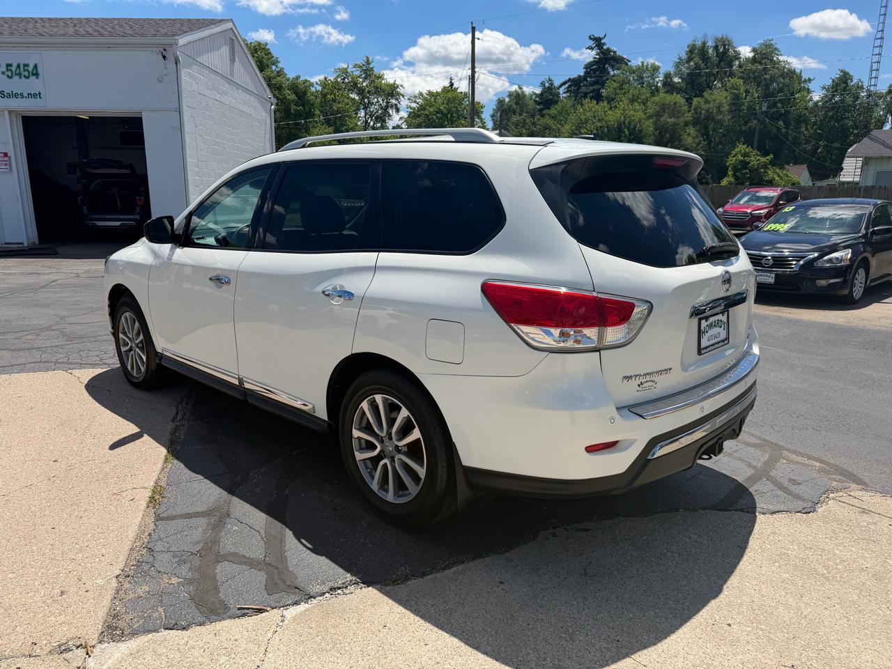 Nissan Pathfinder SV 4WD 2015