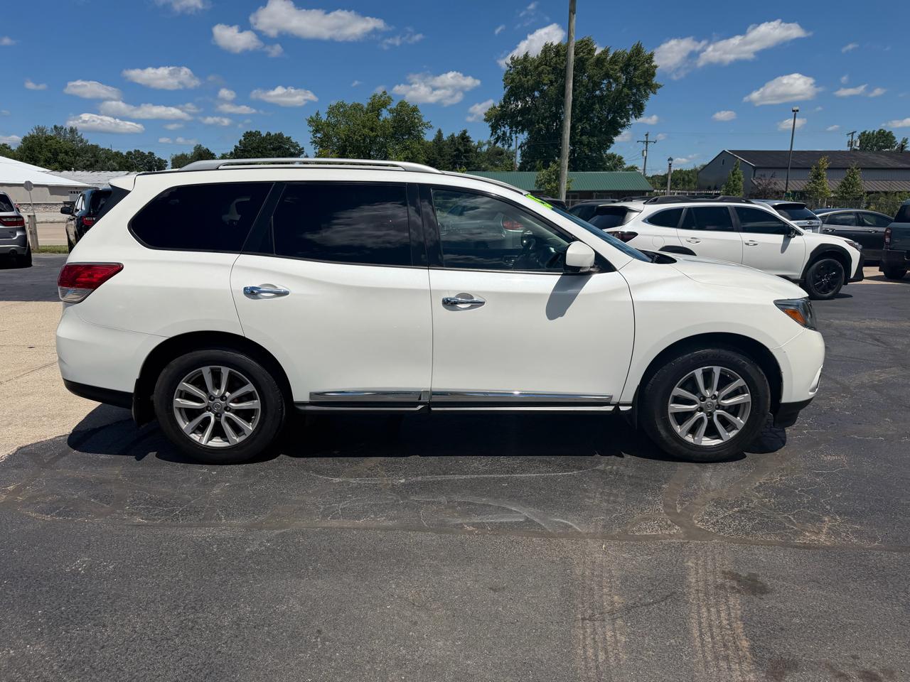Nissan Pathfinder SV 4WD 2015
