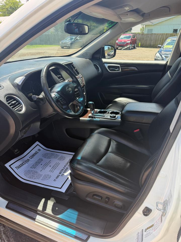 Nissan Pathfinder SV 4WD 2015