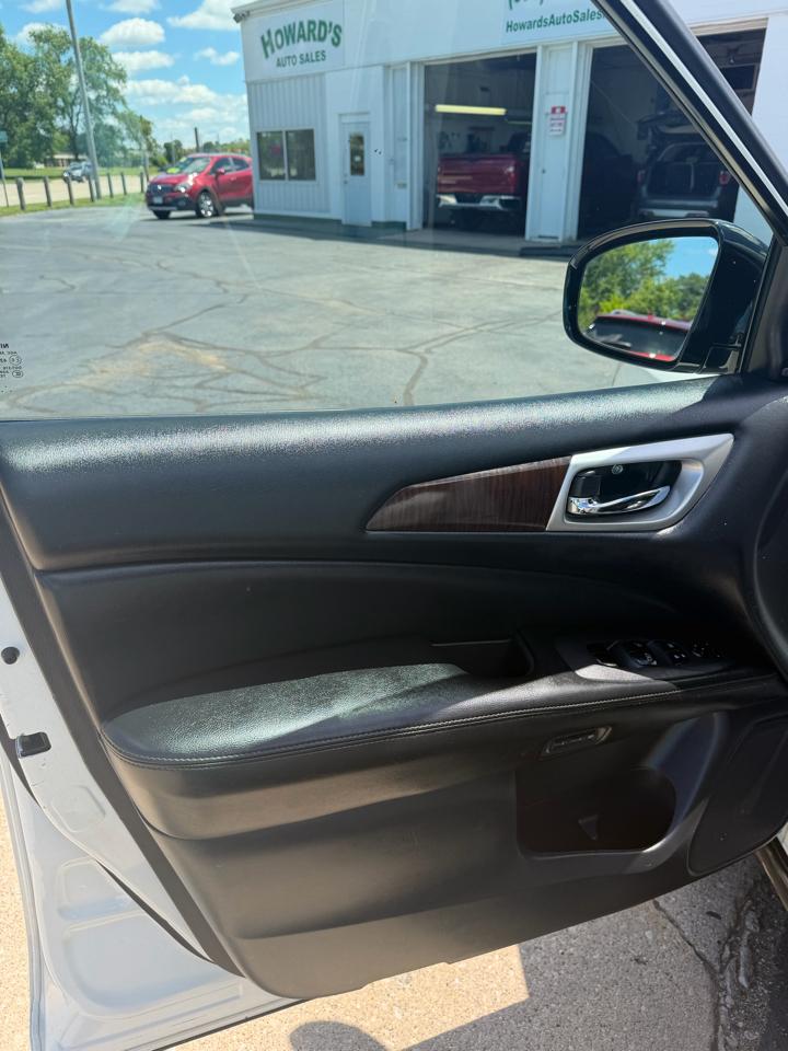 Nissan Pathfinder SV 4WD 2015