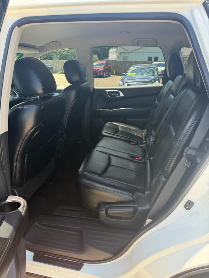 Nissan Pathfinder SV 4WD 2015