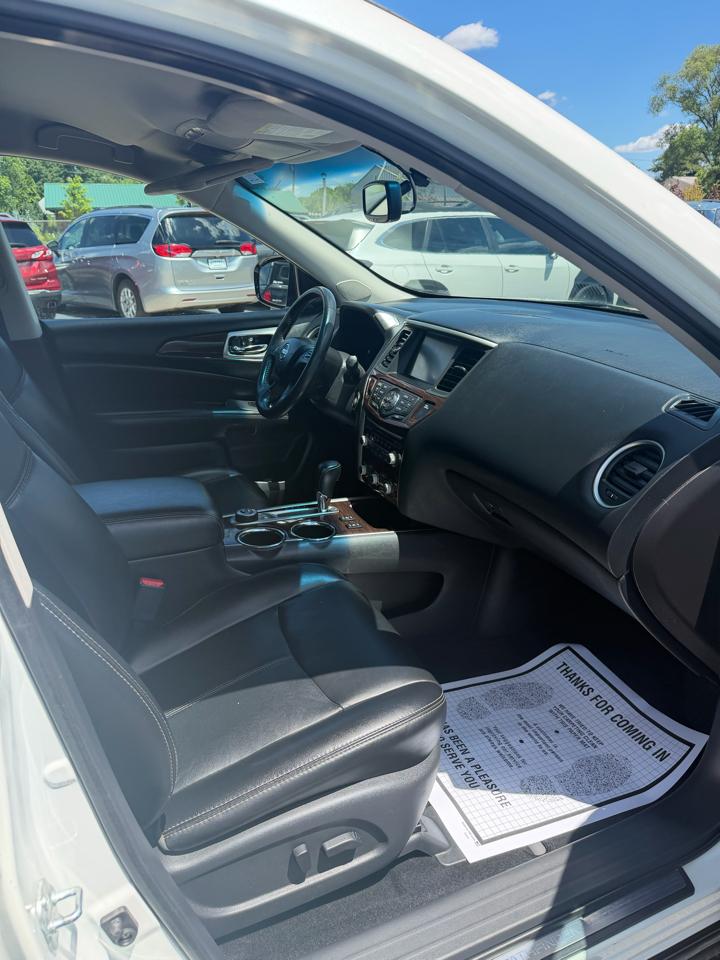 Nissan Pathfinder SV 4WD 2015