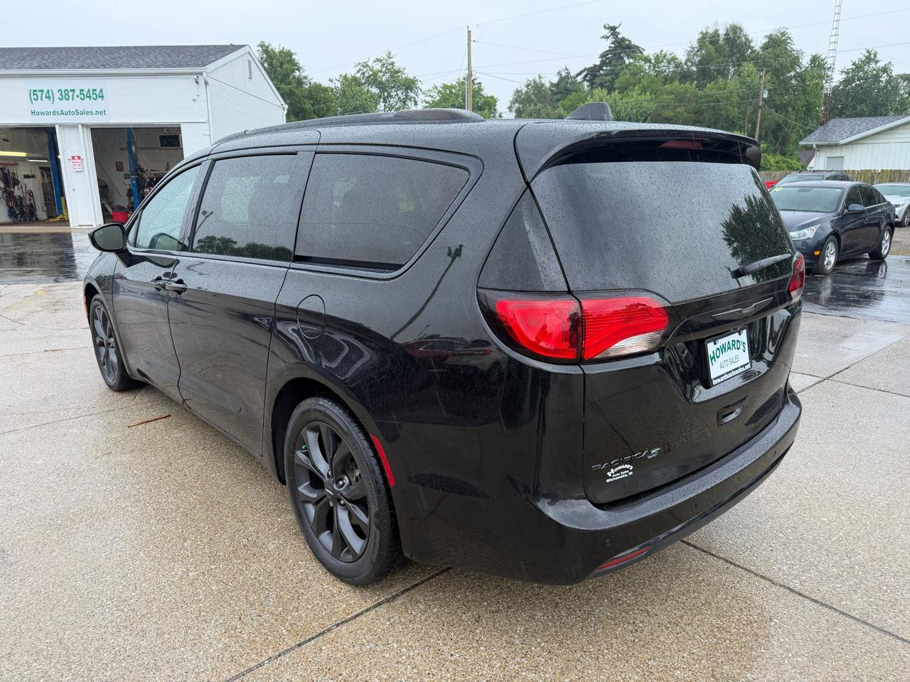 Chrysler Pacifica Touring-L Plus 2020