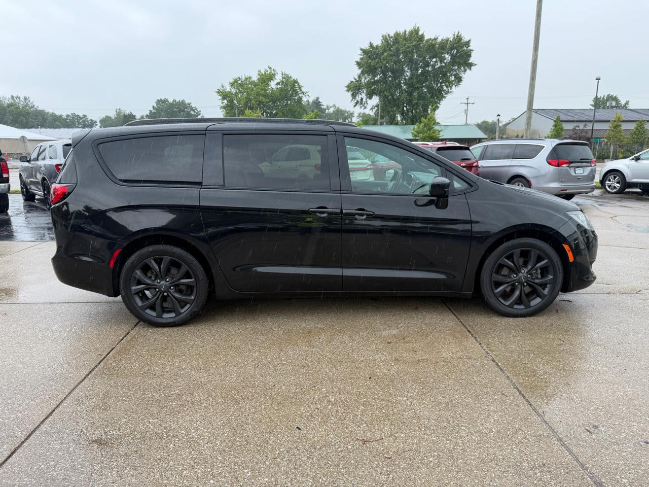 Chrysler Pacifica Touring-L Plus 2020