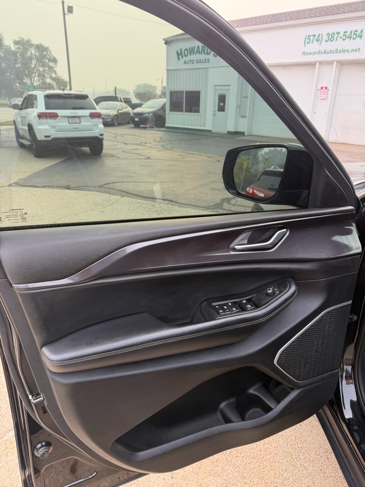 Jeep Grand Cherokee L Laredo 4WD 2021