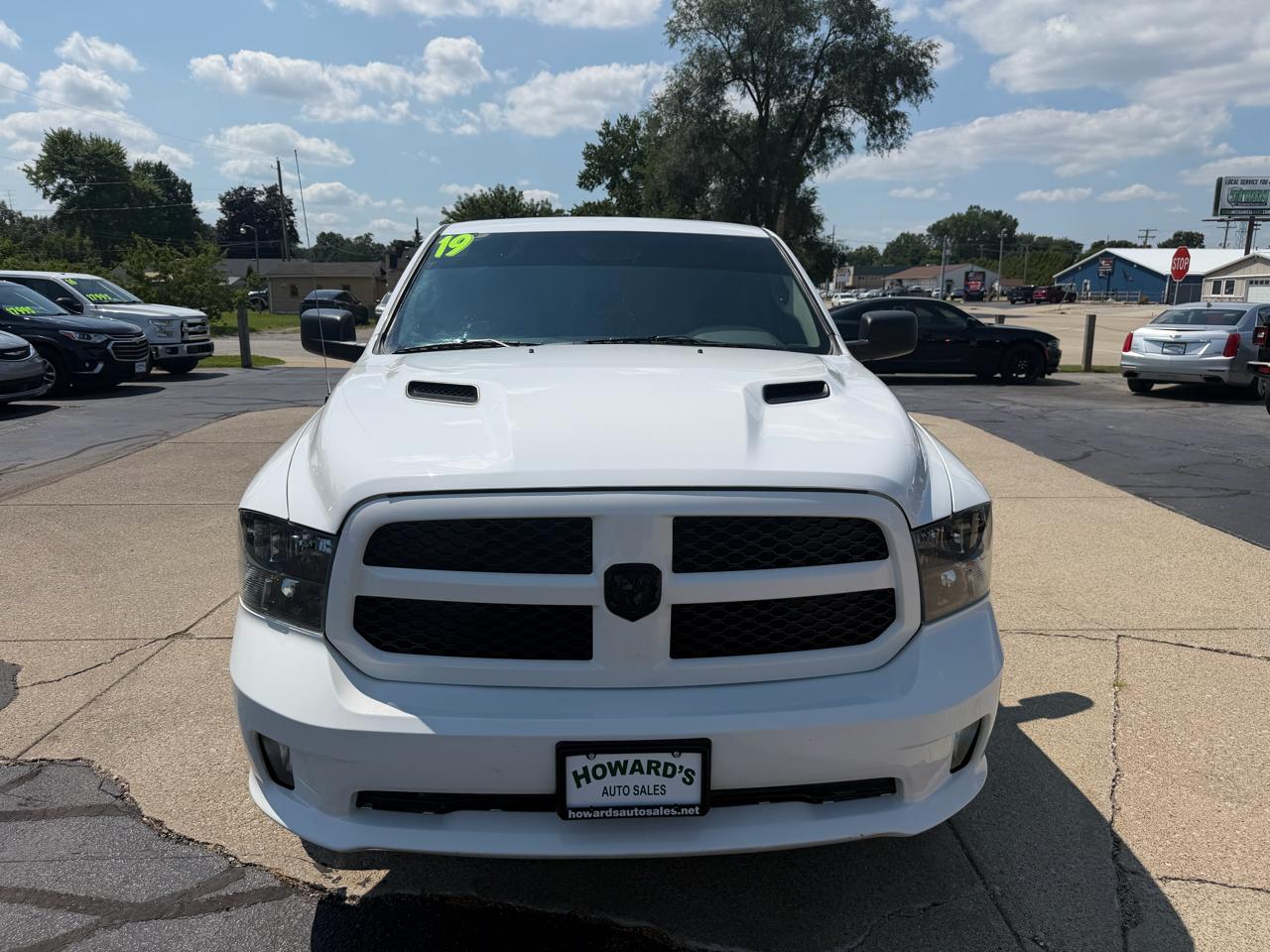 RAM 1500 Classic Express 4x4 Crew Cab 5'7" Box 2019