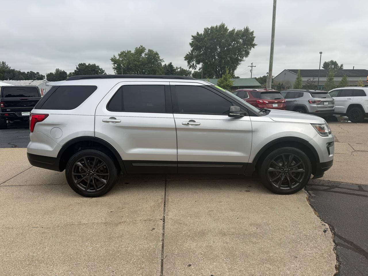 Ford Explorer 4dr XLT 4WD 2019