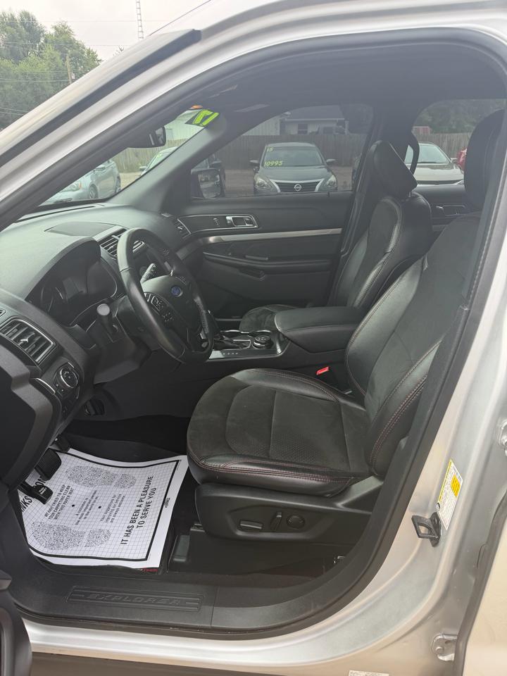 Ford Explorer 4dr XLT 4WD 2019