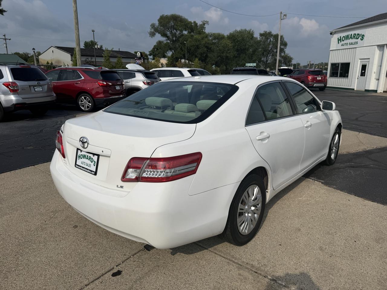 Toyota Camry 4dr Sdn LE Auto 2010