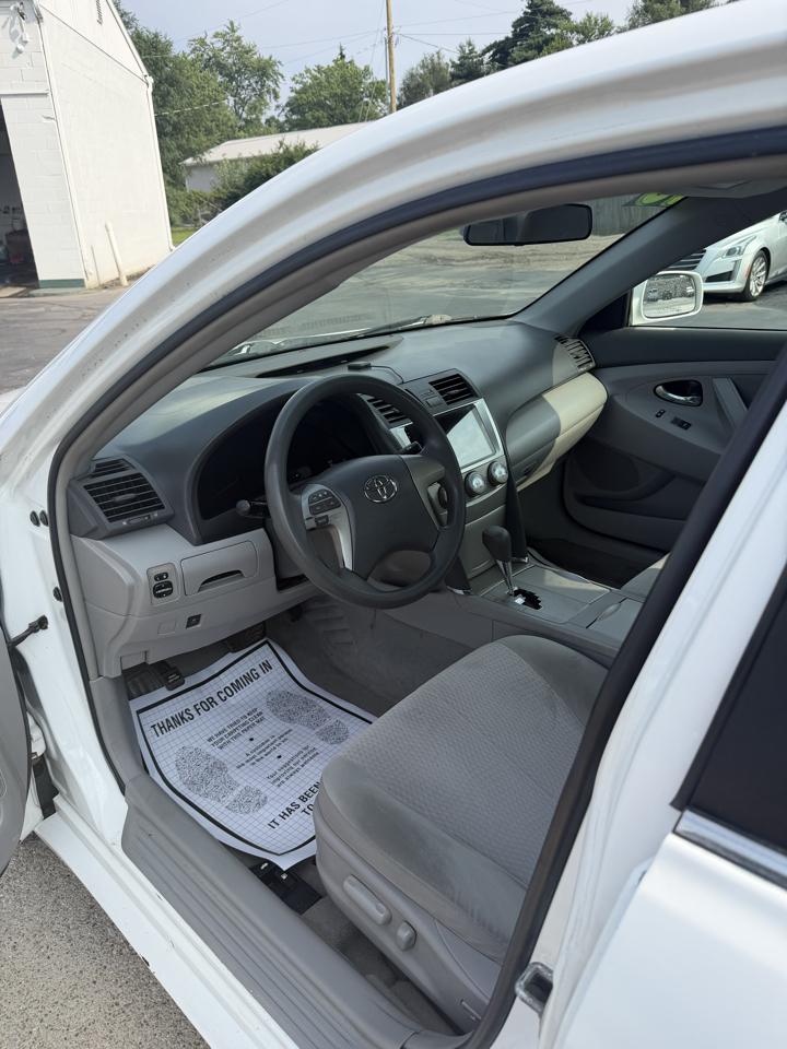 Toyota Camry 4dr Sdn LE Auto 2010