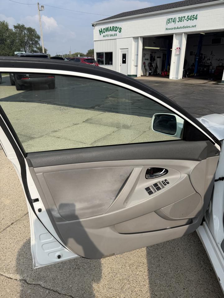 Toyota Camry 4dr Sdn LE Auto 2010