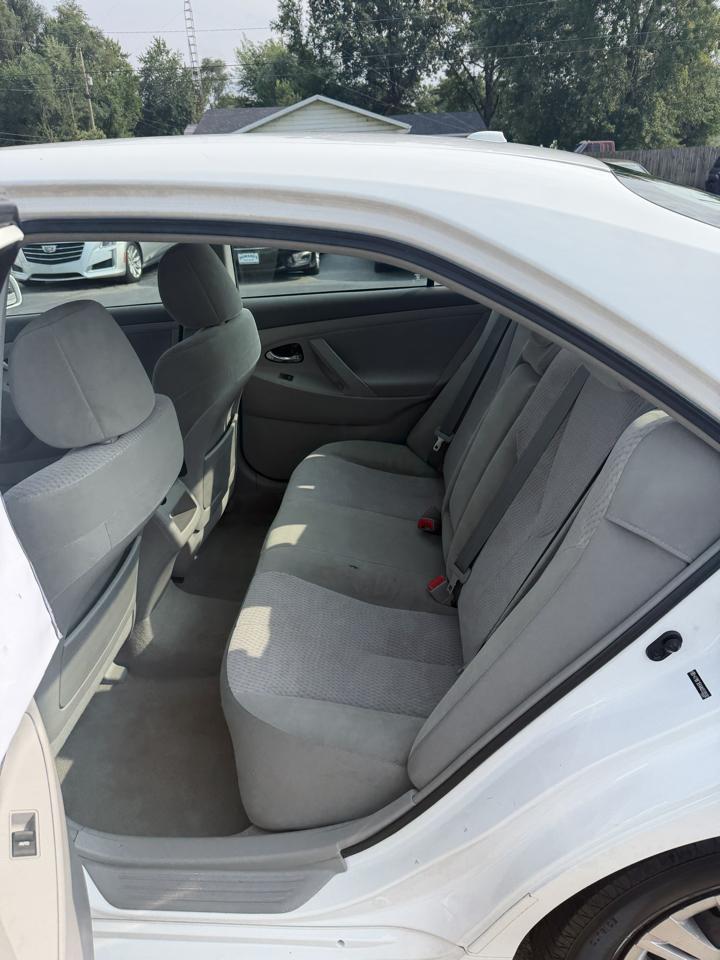 Toyota Camry 4dr Sdn LE Auto 2010