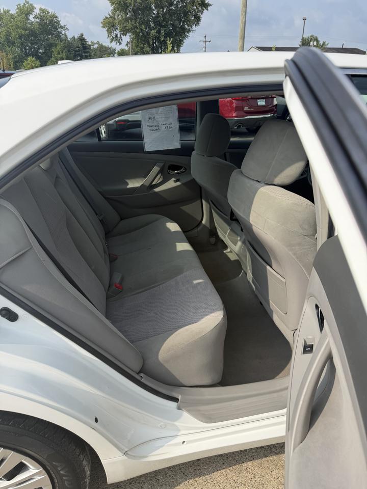 Toyota Camry 4dr Sdn LE Auto 2010